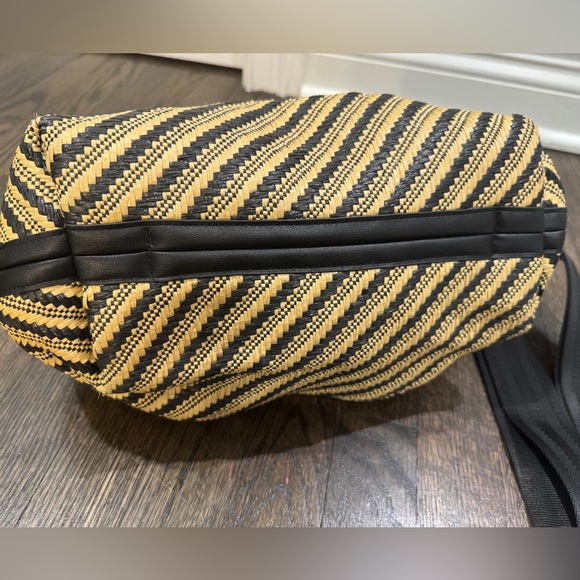 THINK ROYLN • Savannah Woven Design Raffia Top Handle Crossbody Bag Purse 3ways - Picture 8 of 11